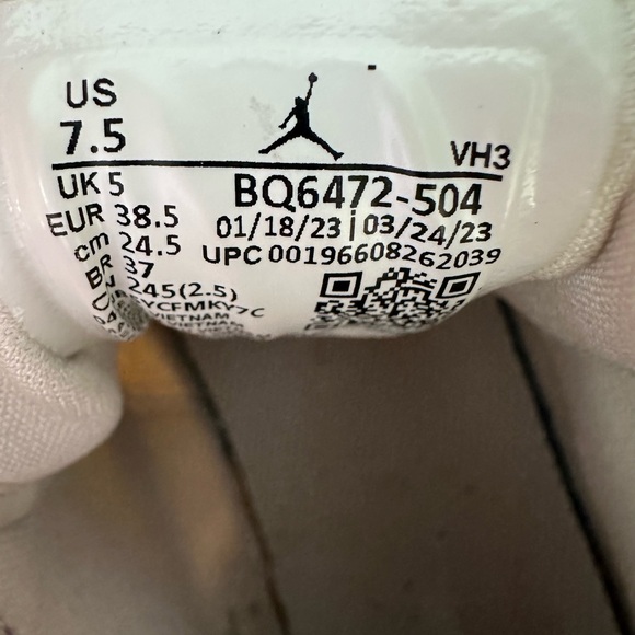 Air Jordan 1 Mid Purple Venom Women size 7.5 - Picture 10 of 11